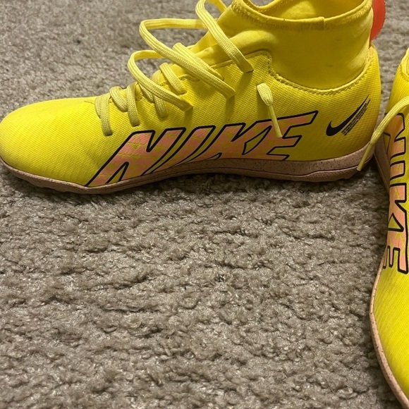 Nike Jr Mercurial Superfly 9 Club  Yellow Soccer Cleats TURF  Sz 5.5 DJ5954-780 - Picture 7 of 8